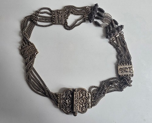 Caratteristica cintura etnica